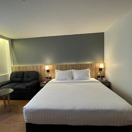 Icheck Inn Sukhumvit 19 Бангкок Экстерьер фото