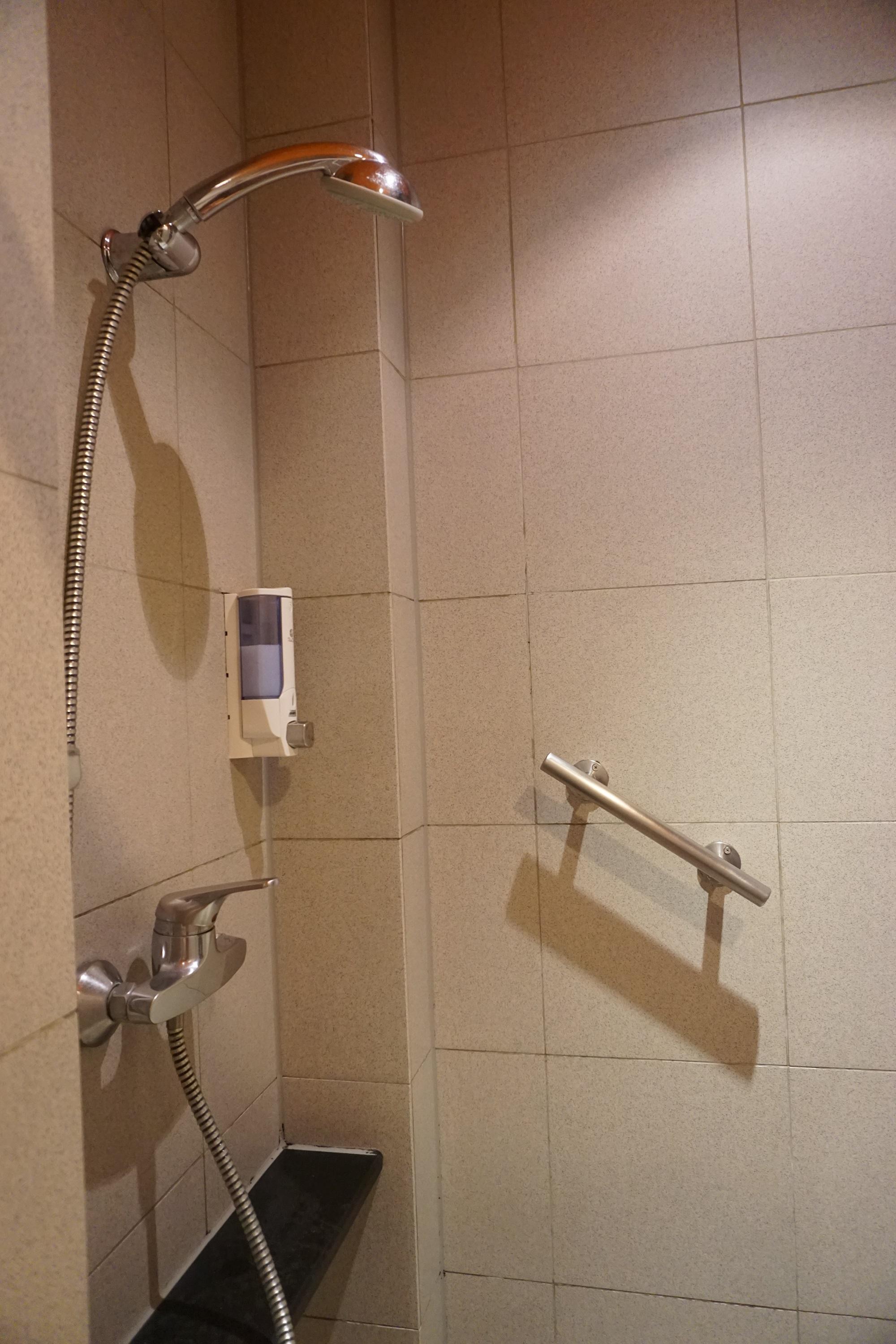 Icheck Inn Sukhumvit 19 Бангкок Экстерьер фото