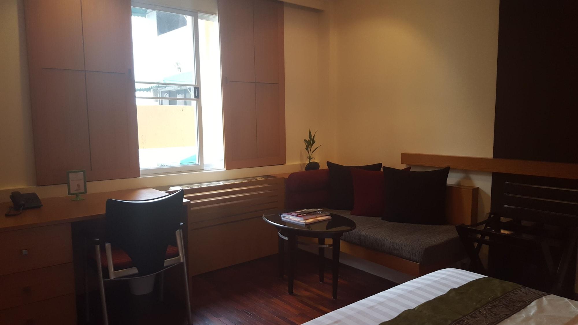 Icheck Inn Sukhumvit 19 Бангкок Экстерьер фото