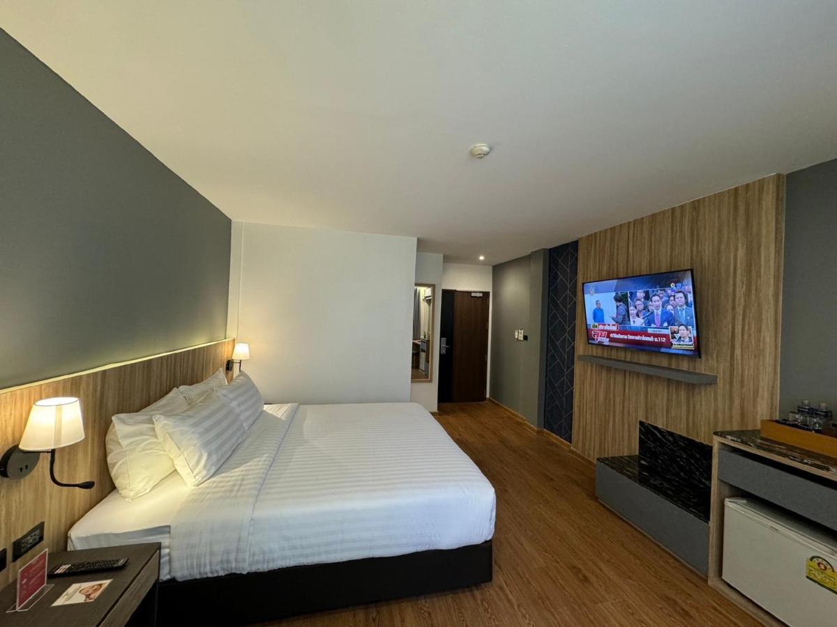 Icheck Inn Sukhumvit 19 Бангкок Экстерьер фото