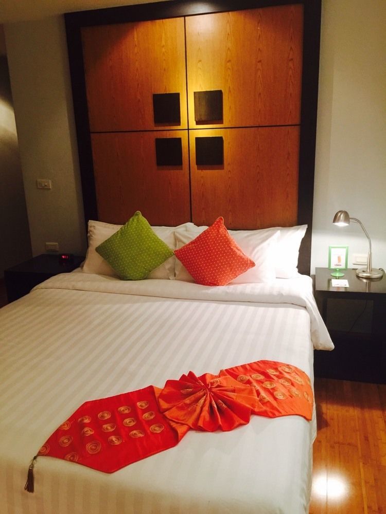 Icheck Inn Sukhumvit 19 Бангкок Экстерьер фото
