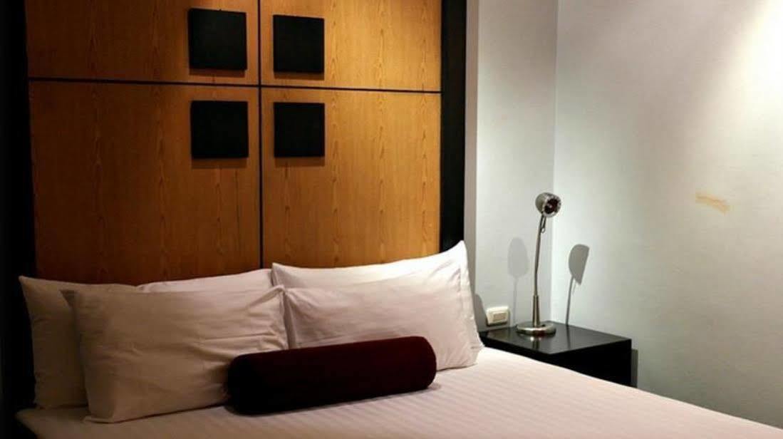 Icheck Inn Sukhumvit 19 Бангкок Экстерьер фото