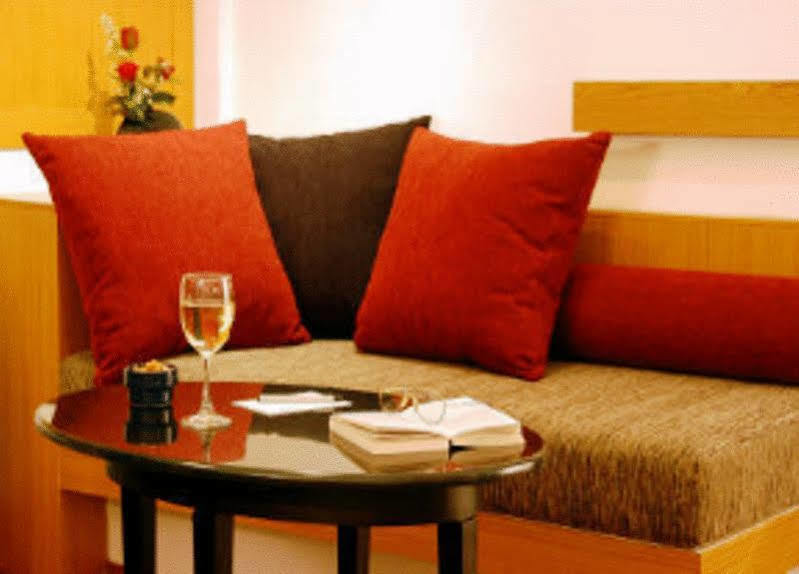Icheck Inn Sukhumvit 19 Бангкок Экстерьер фото