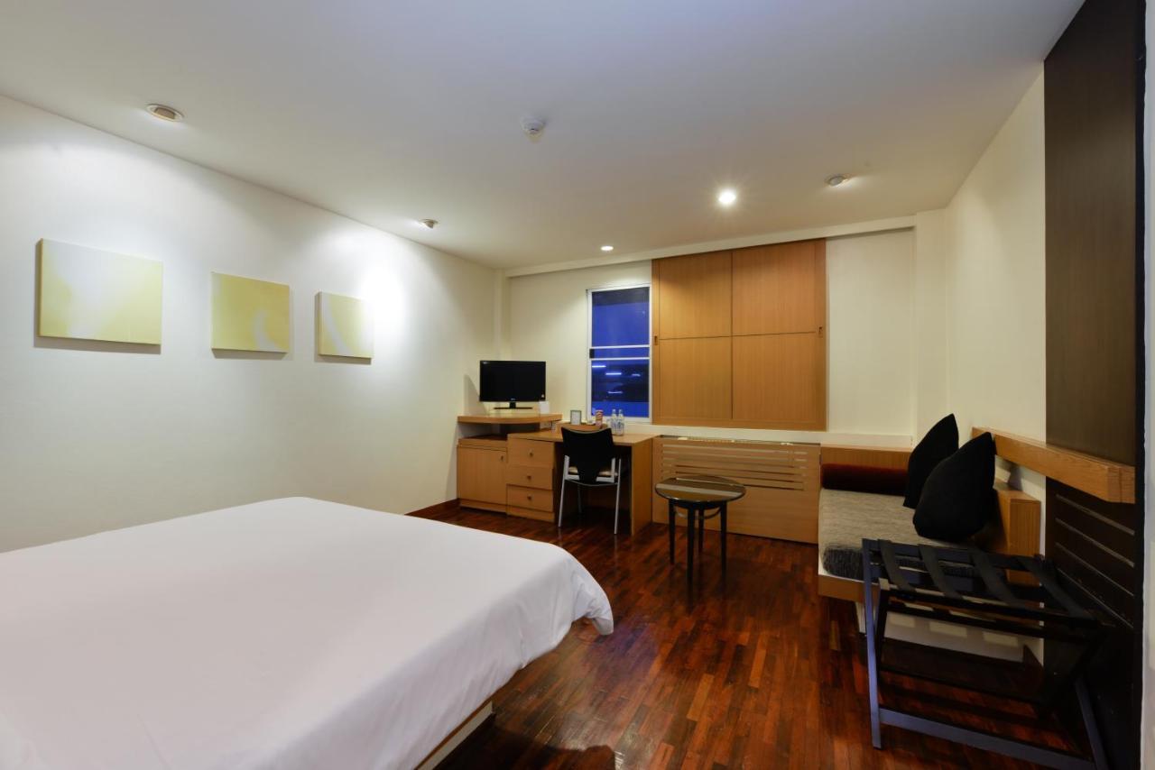 Icheck Inn Sukhumvit 19 Бангкок Экстерьер фото
