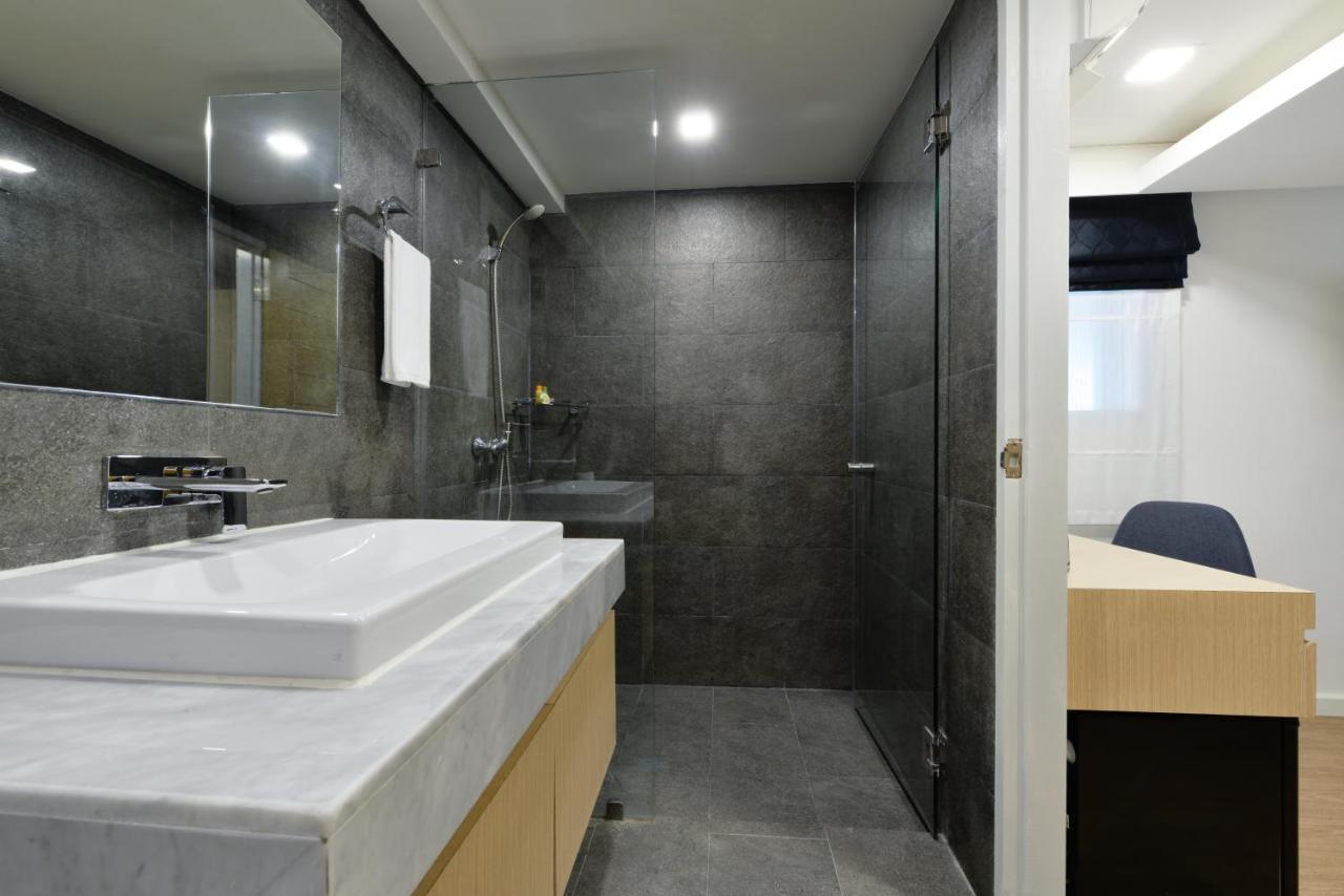 Icheck Inn Sukhumvit 19 Бангкок Экстерьер фото