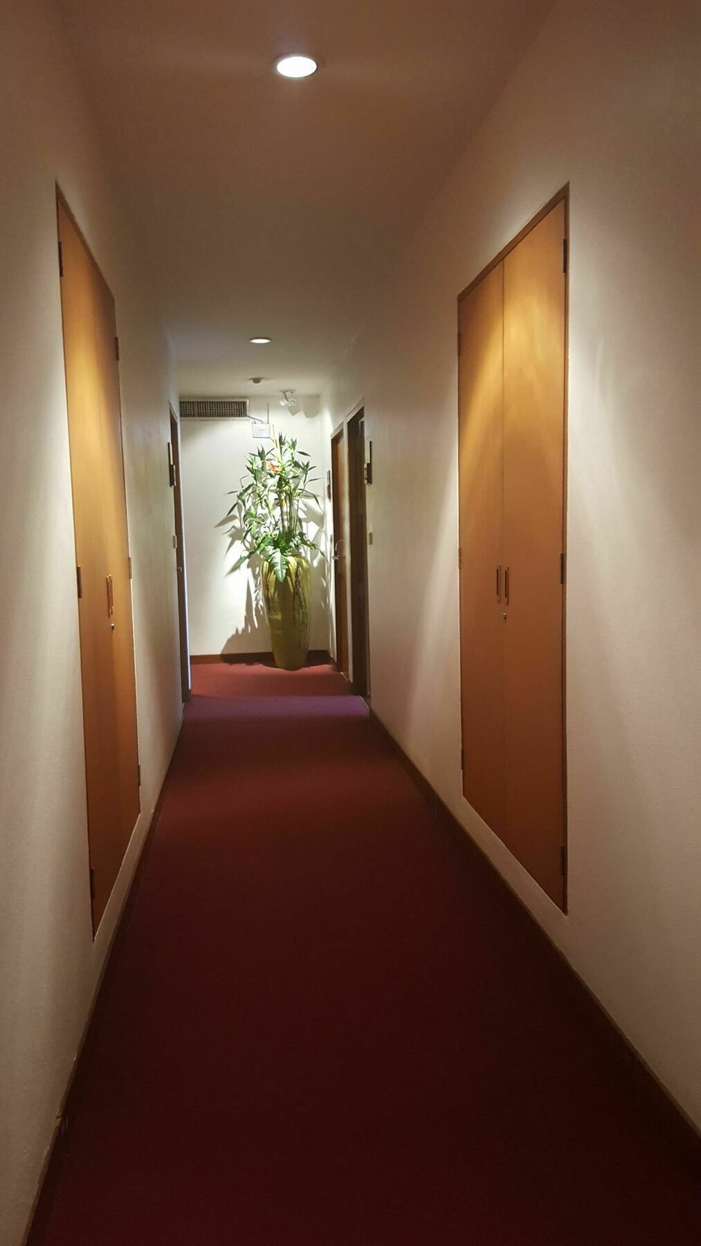 Icheck Inn Sukhumvit 19 Бангкок Экстерьер фото